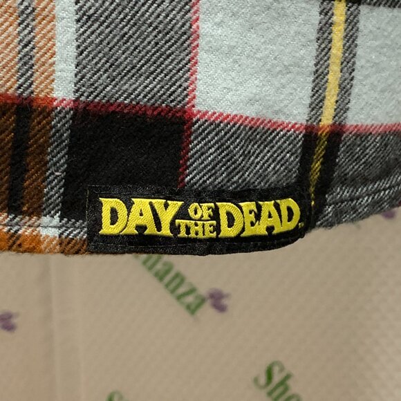 Middle Of Beyond Flannel Shirt Day Of The Dead Zombie MOB Plaid Blue Mens XL - Picture 8 of 10